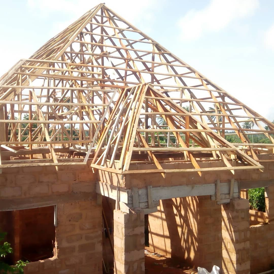 charpente en cours de réalisation